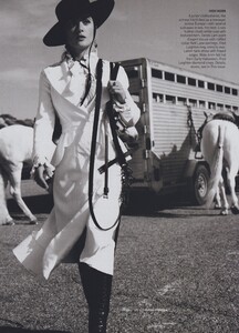 Testino_US_Vogue_June_2005_05.thumb.jpg.e6a46314f535cbd2b3e3ba81d0def3b4.jpg