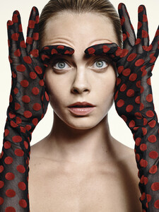 cara-delevingne-portrait.jpg