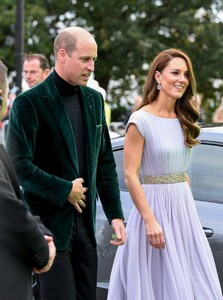 kate-midleton-arrives-at-earthshot-prize-2021-in-london-10-17-2021-0.thumb.jpg.4295ec21b3064ac0a904b7bc07e97b2a.jpg