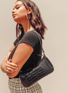 peta-jain-piper-bag-black-croc-1_6345e56b-1b99-4428-b2b6-744abc706c62_1800x.jpeg