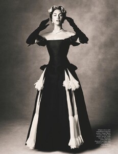 Vogue UK 12.2021-page-009.jpg