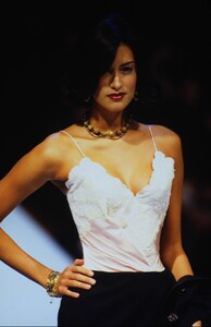 1317393378_christian-lacroix-hc-ss-1995(7).thumb.jpg.45da1f8ed5be2055876cd7f304b3fedd.jpg
