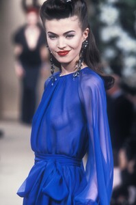 1612699723_YvesSaintLaurent1996HauteCouture146.thumb.jpg.0e41d5a76de433b0deca765ec7eac73d.jpg