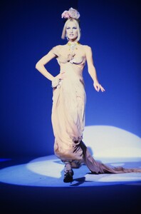 1664438674_THIERRY-MUGLER-HC-FALL-1995(11).thumb.jpg.7f325c8a8ba9519f3d55f588065ff3f4.jpg