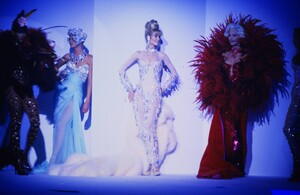 1891734111_THIERRY-MUGLER-HC-FALL-1995(29).thumb.jpg.f7bb5c8f146525159f56a506e0e91b36.jpg