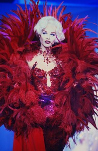 1951098642_THIERRY-MUGLER-HC-FALL-1995(19).thumb.jpg.233af18e6958896a595f0bc75e3f6e30.jpg