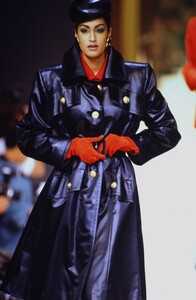 2008250886_givenchy-hc-fw-1991(4).thumb.jpg.f9505cfde7bc71d31a540579b16b8adb.jpg