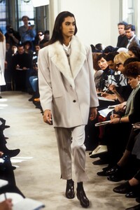 2051657463_PradaRTW-FallWinter1990(2).thumb.jpg.0aeba65be9403a7c34e880648b8b2086.jpg