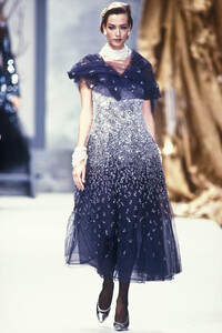 2098918156_Chanel1991HauteCouture45.thumb.jpg.570469f1a59704e9d3adde830692cc6e.jpg
