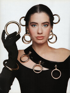 22-ELLEITfeb89-m.KellyDirstineAngieNatalyCoualy-ph.OlivieroToscani.thumb.jpg.834537ec1c14a7cd2f1b0221e02abe6d.jpg