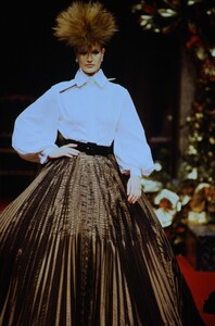 23588860_DiorHCFall1994(12).thumb.jpg.1e76018b1397dee99b7d6474362a88ca.jpg