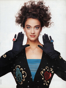 32-ELLEITdec88-m.ElaineIrwinDonnaPeele-ph.OlivieroToscani.thumb.jpg.347e56442027d28b398baa13dec6f36e.jpg