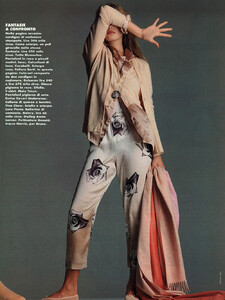 33-ELLEITfeb89-m.ClaudiaSchiffer-ph.WalterChin.thumb.jpg.1b35aa964066299b0402e0424e3aa3f9.jpg