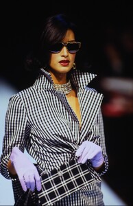 365742264_christian-lacroix-hc-ss-1995(3).thumb.jpg.d566ff922c06ae3077b7e890716d0318.jpg