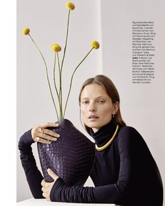 Donna - 12.2021_de-page-002.jpg