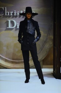 599859086_dior-hc-fw-1993(5).thumb.jpg.2efe0f40918d8b1308ab6bcb0752d6fb.jpg