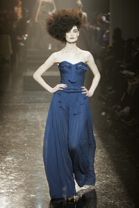 624844321_JeanPaulGaultier2005HauteCouture96.thumb.jpg.c77eeb9374ec1dffda1203aeffc46b6a.jpg