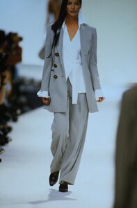 65501801_DiorSpring1994(4).thumb.jpg.07d7a07d066378e3d1fd0c3fe023ba01.jpg