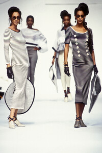 689136141_ChristianDior1993WomenRTW33.jpg.c6f2278fc6ad0d78de4a3a9cae9992b1.thumb.jpg.043bfd76b09cd3821437df9e2a1a9a0d.jpg