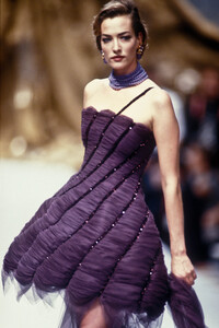 757816055_Chanel1991HauteCouture24.thumb.jpg.1ae69b788335b10e57757c1d8643b85f.jpg