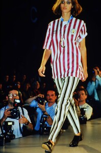 972703480_galliano-ss-1990(3).thumb.jpg.b0dab0704630722c57d48e4b7e75dde3.jpg