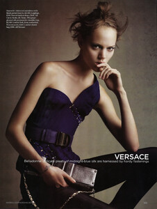 Milan_Demarchelier_UK_Vogue_August_2009_06.thumb.jpg.0591bbfaf8d1fa583bc2baa61cc2c4fa.jpg