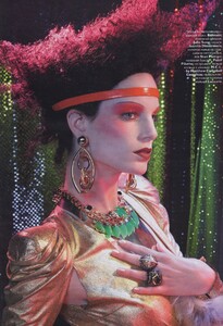 Nars_Vogue_Russia_January_2011_05.thumb.jpg.e86616cee0180d5c0db89e6a24dc682e.jpg
