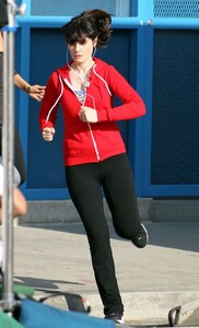 Zooey_Deschanel-rt67.jpg