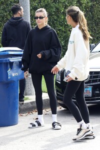 hailey-rhode-bieber-out-in-west-hollywod-11-18-2021-5.jpg