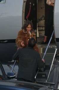 jennifer-lopez-and-ben-affleck-airport-in-la-11-07-2021-4.jpg