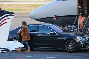 jennifer-lopez-and-ben-affleck-airport-in-la-11-07-2021-7.jpg