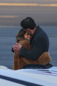jennifer-lopez-and-ben-affleck-airport-in-la-11-07-2021-9.jpg