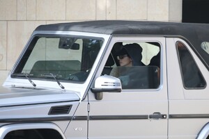 kendall-jenner-takes-her-g-wagon-out-for-a-drive-in-beverly-hills-11-02-2021-4.jpg