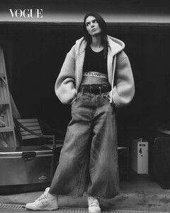 kendall-jenner-vogue-germany-december-2021-4.jpg