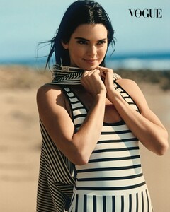 kendall-jenner-vogue-germany-december-2021-5.jpg