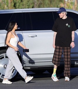 kim-kardashian-and-pete-davidson-out-in-palm-springs-11-18-2021-1.jpg