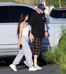 kim-kardashian-and-pete-davidson-out-in-palm-springs-11-18-2021-2.jpg