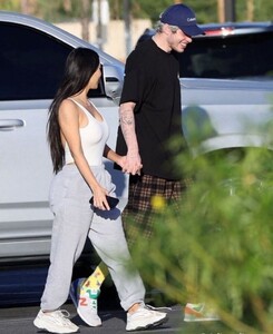 kim-kardashian-and-pete-davidson-out-in-palm-springs-11-18-2021-3.jpg