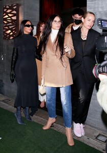 kim-kardashian-demi-moore-and-rumer-willis-out-in-west-hollywood-11-21-2021-3.thumb.jpg.8567d6f5577300fa3d9f70b999a92da1.jpg