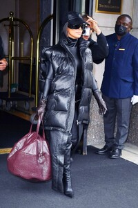 kim-kardashian-filming-new-hulu-show-in-nyc-10-06-2021-4.jpg