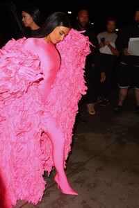 kim-kardashian-in-all-pink-arrives-at-the-snl-after-party-in-nyc-10-09-2021-11.jpg