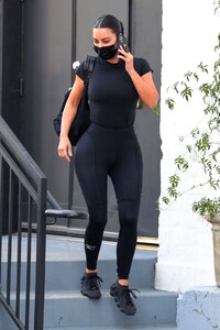 kim-kardashian-in-tights-beverly-hills-08-31-2021-17.jpg