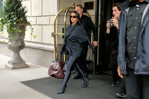 kim-kardashian-out-in-new-york-10-05-2021-0.jpg