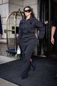 kim-kardashian-out-in-new-york-city-11-01-2021-14.jpg