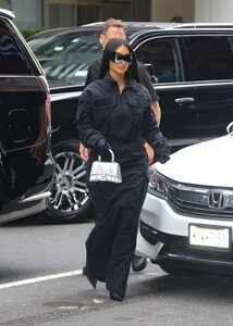 kim-kardashian-out-in-new-york-city-11-01-2021-6.jpg