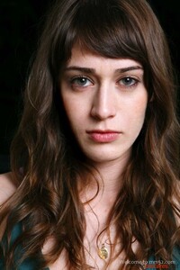 lizzy_caplan_0014_620px.jpg