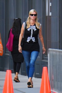 nicky-hilton-out-and-about-in-new-york-09-19-2021-2.thumb.jpg.e708cd15619c9d2c6c9790ee45f8460d.jpg