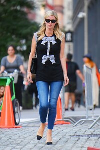 nicky-hilton-out-and-about-in-new-york-09-19-2021-6.thumb.jpg.d22b87d7d68f95430b76d36bafbe08ef.jpg