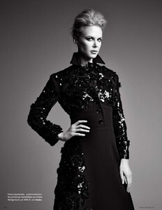 nicole-kidman-by-patrick-demarchelier-for-vogue-germany-august-2013-6.thumb.jpg.4e21d57aebae2924a2af72bcdb23d82a.jpg