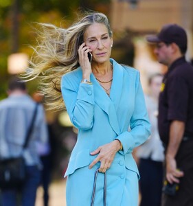sarah-jessica-parker-and-just-like-that-set-in-new-york-11-01-2021-9.jpg